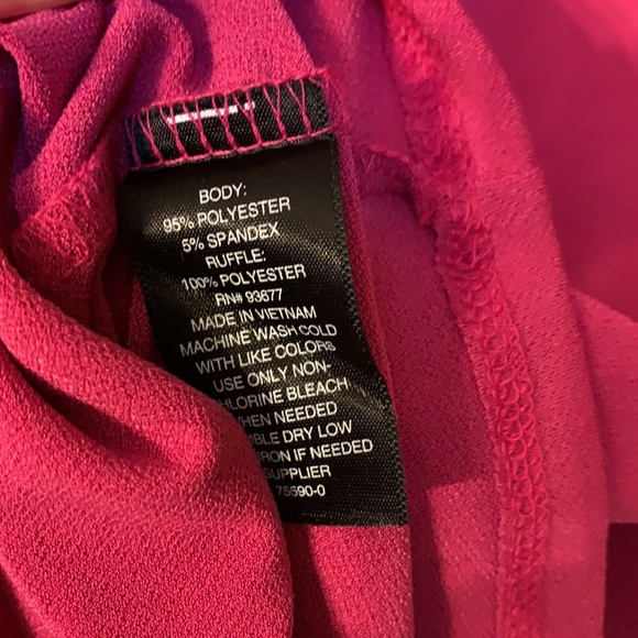 Worthington Cold Shoulder Top size Medium NWT - Picture 7 of 7